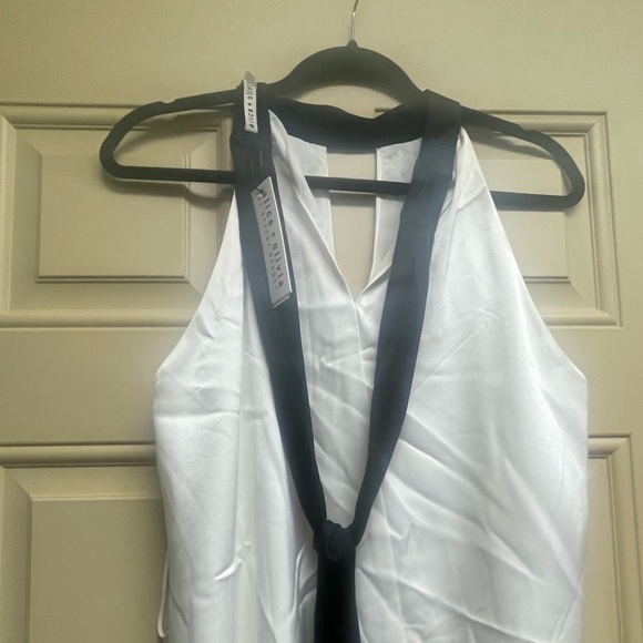 NWT Alice & Olivia sleeveless blouse. Sz large - Picture 9 of 12